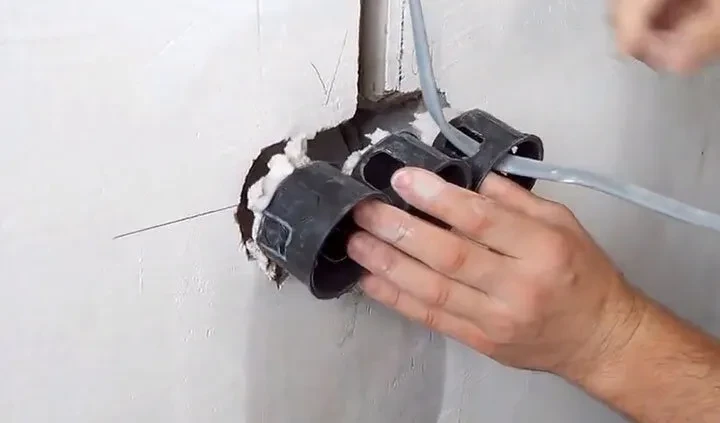 Монтаж установочной коробки в нишу (на раствор)